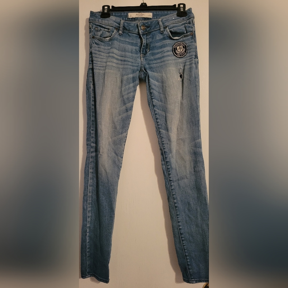 Abercrombie & Fitch patch bleach jeans